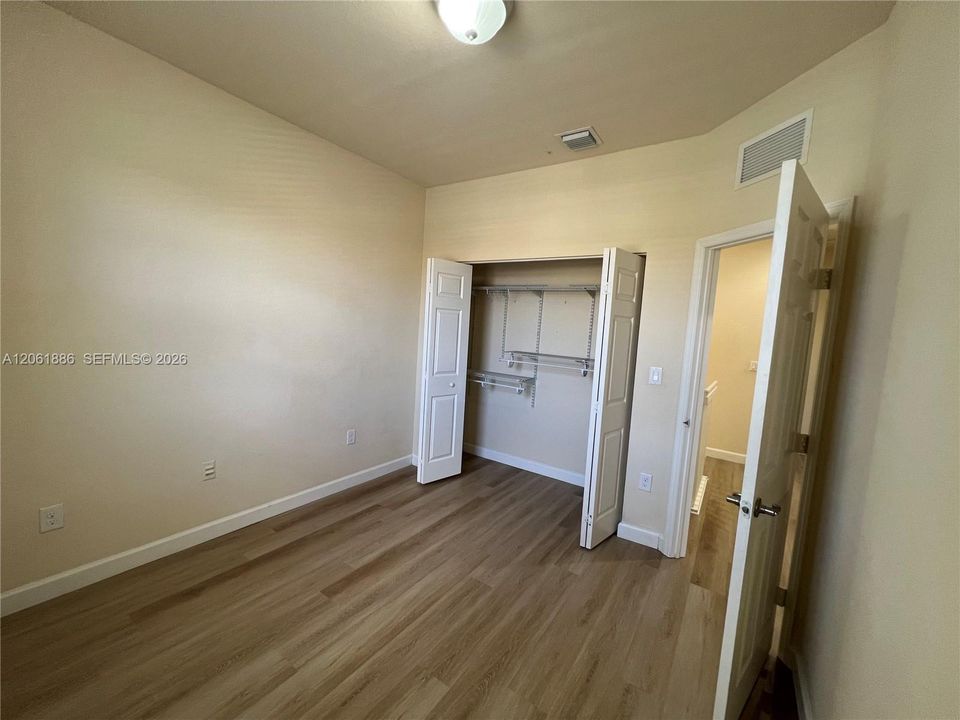В аренду: $2,600 (3 спален, 2 ванн, 1432 Квадратных фут)