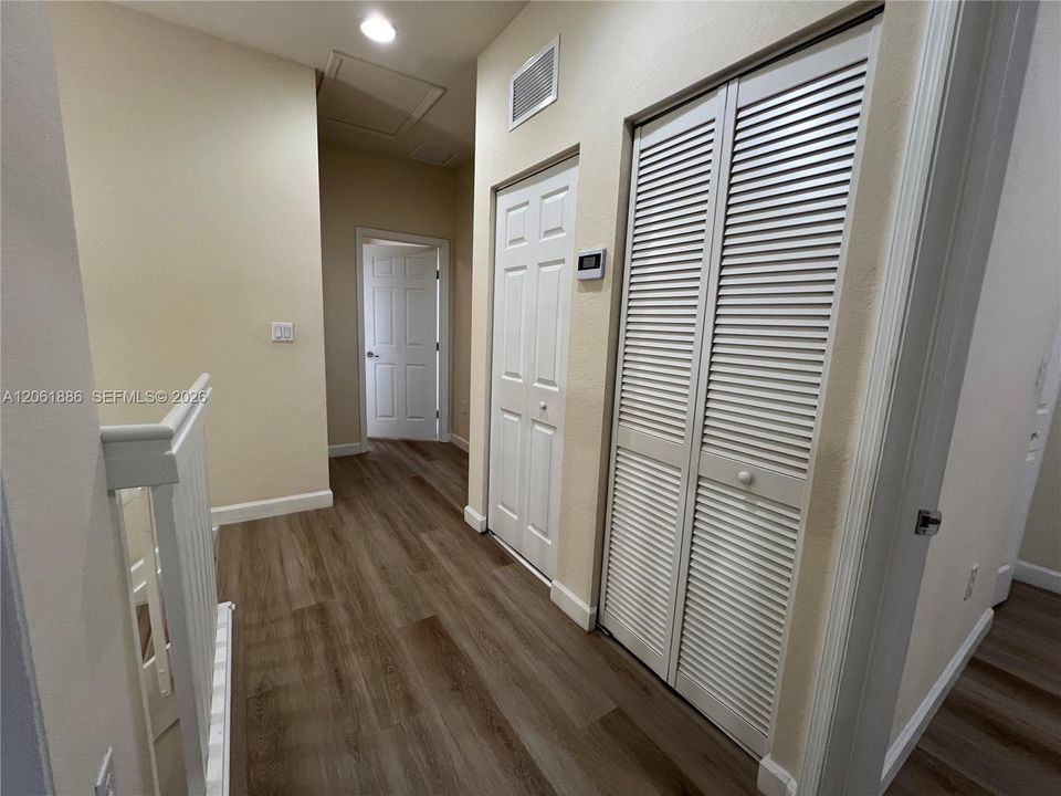 В аренду: $2,600 (3 спален, 2 ванн, 1432 Квадратных фут)