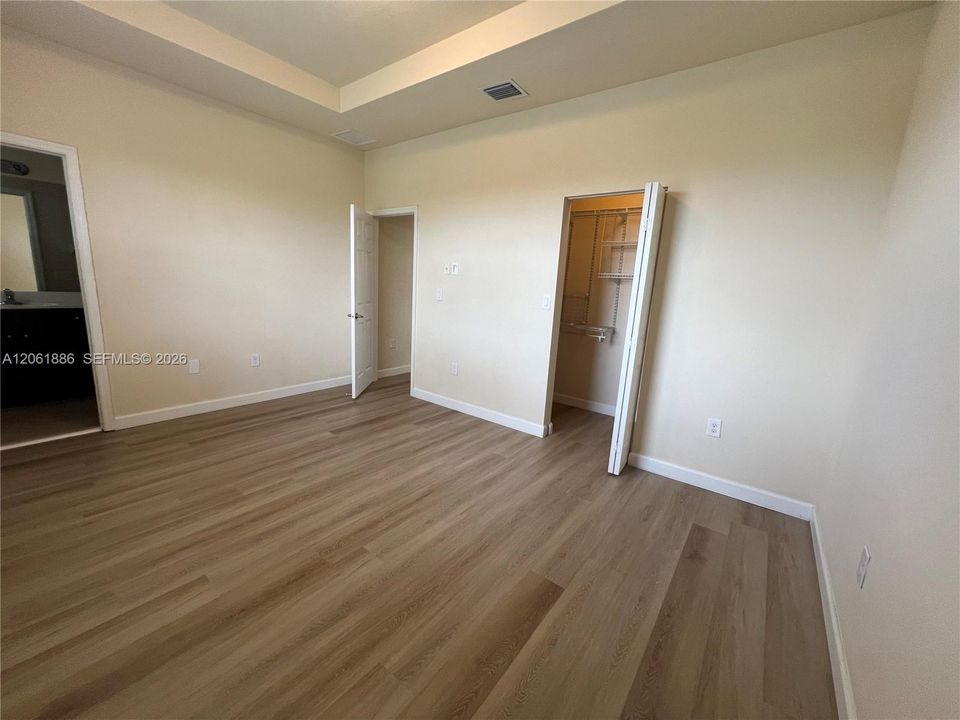 В аренду: $2,600 (3 спален, 2 ванн, 1432 Квадратных фут)