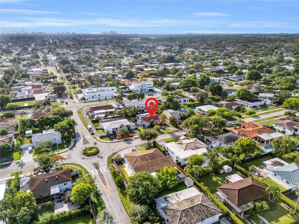 En Venta: $699,900 (4 camas, 3 baños, 1729 Pies cuadrados)