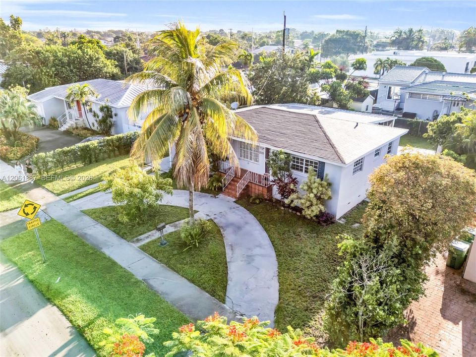 En Venta: $699,900 (4 camas, 3 baños, 1729 Pies cuadrados)