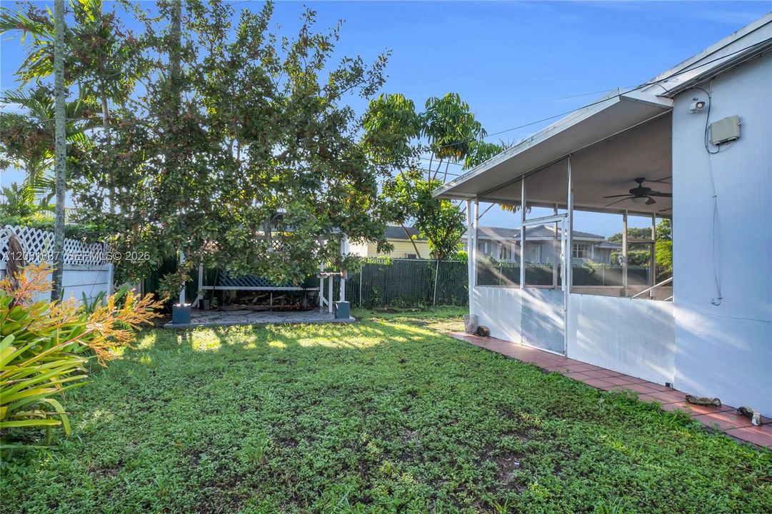 En Venta: $699,900 (4 camas, 3 baños, 1729 Pies cuadrados)