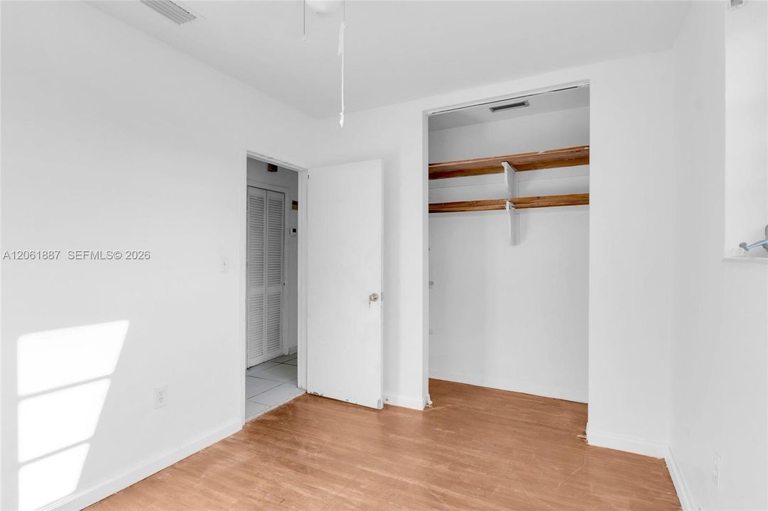 En Venta: $699,900 (4 camas, 3 baños, 1729 Pies cuadrados)
