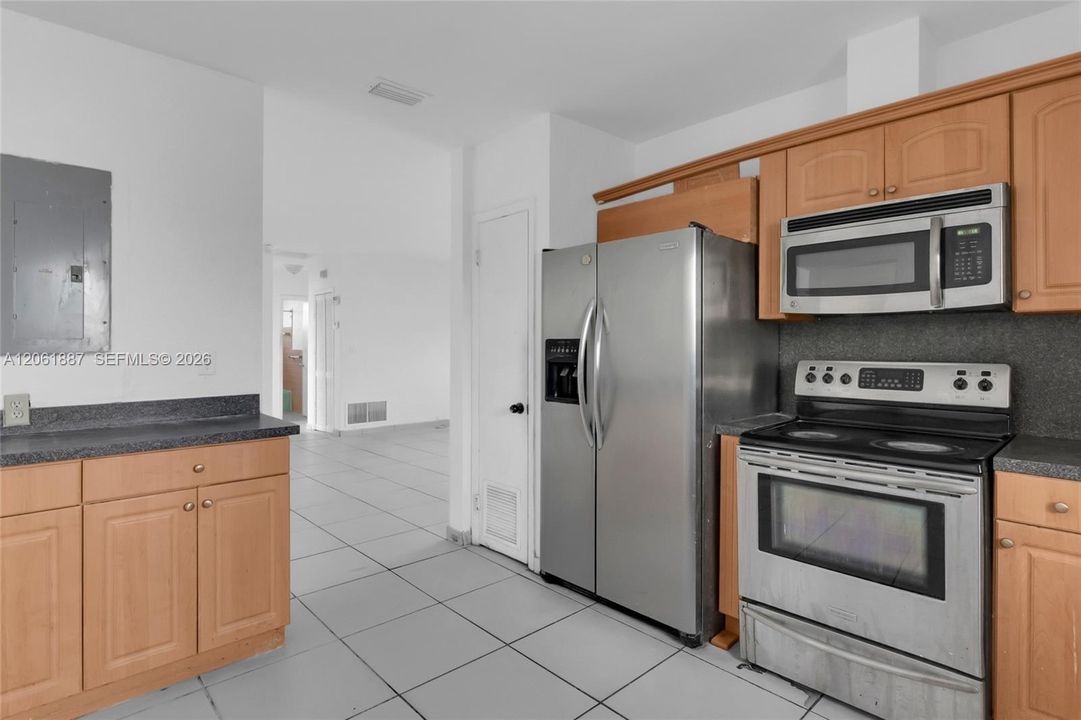 En Venta: $699,900 (4 camas, 3 baños, 1729 Pies cuadrados)