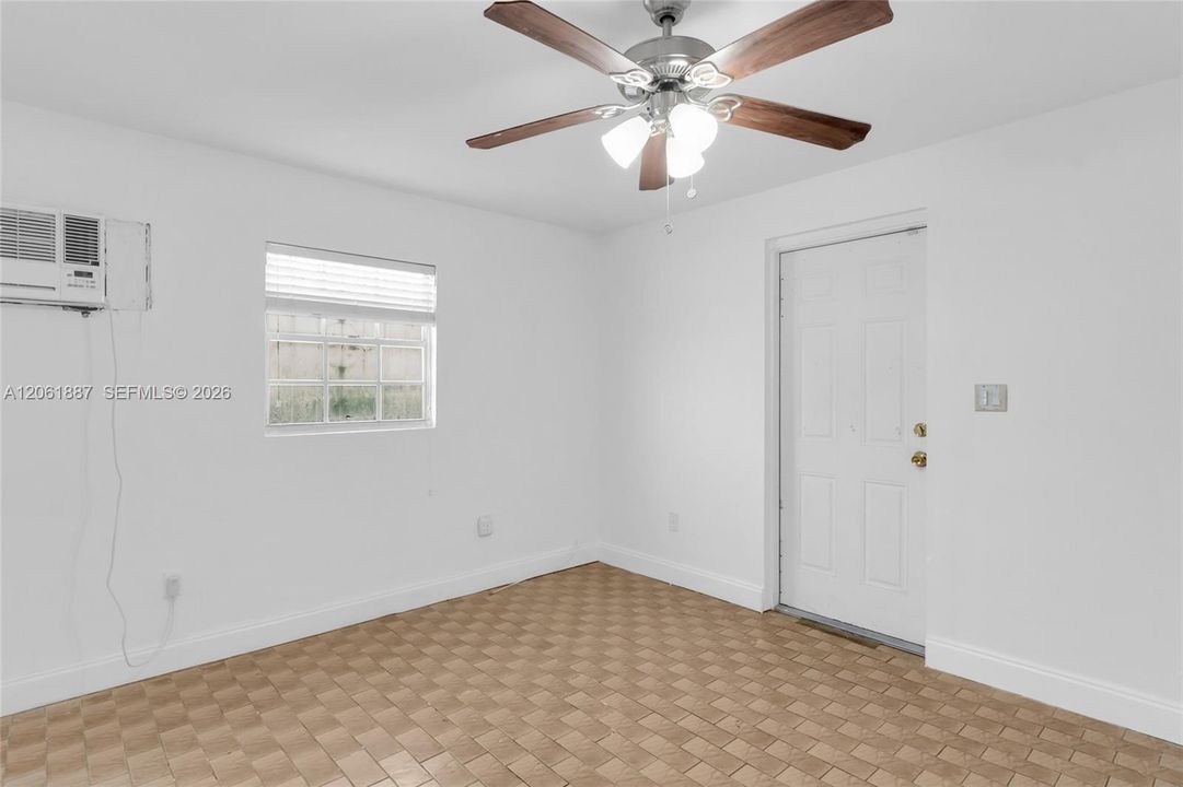 En Venta: $699,900 (4 camas, 3 baños, 1729 Pies cuadrados)