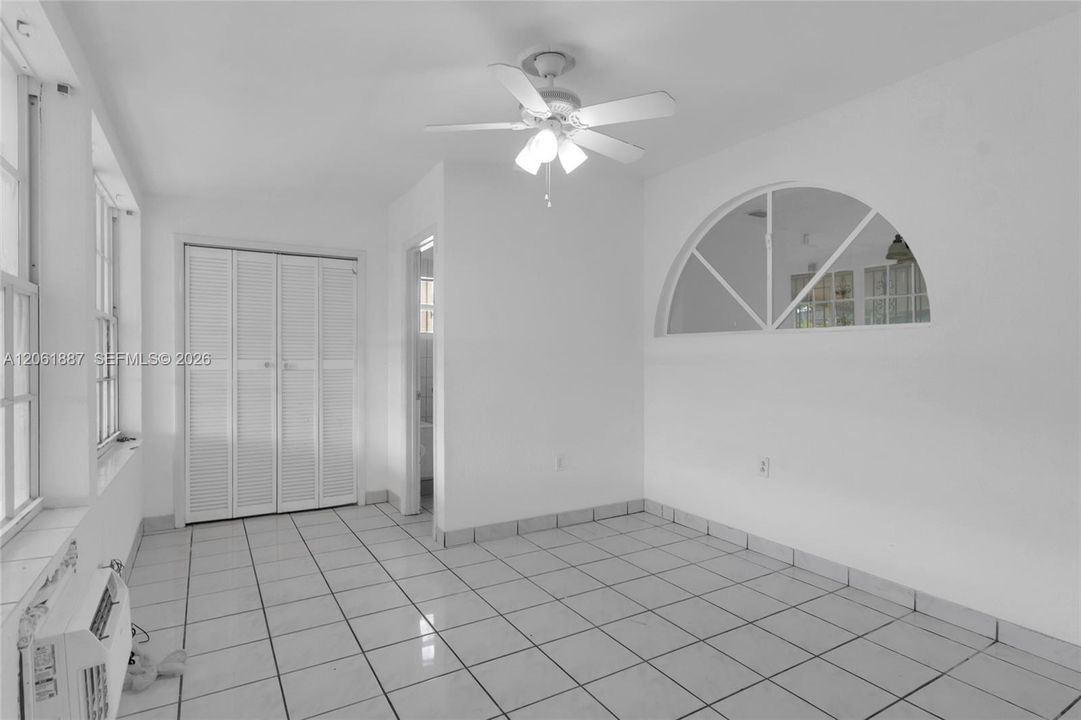 En Venta: $699,900 (4 camas, 3 baños, 1729 Pies cuadrados)