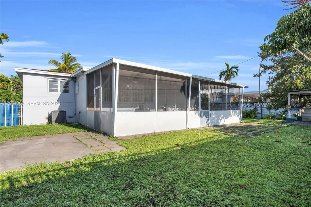 En Venta: $699,900 (4 camas, 3 baños, 1729 Pies cuadrados)