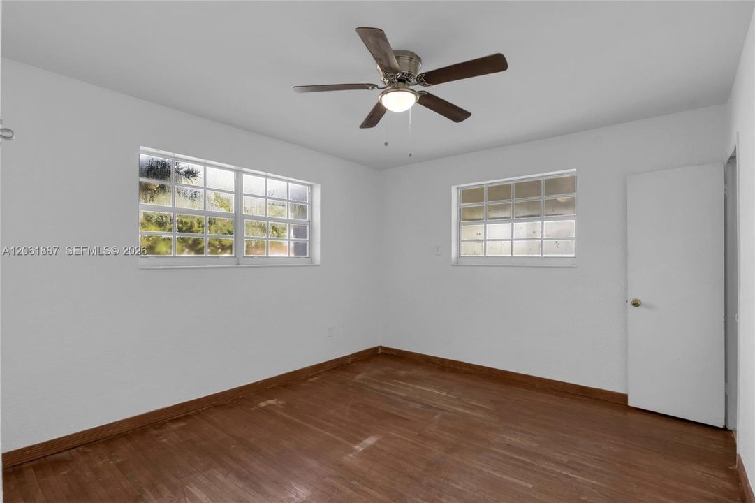 En Venta: $699,900 (4 camas, 3 baños, 1729 Pies cuadrados)