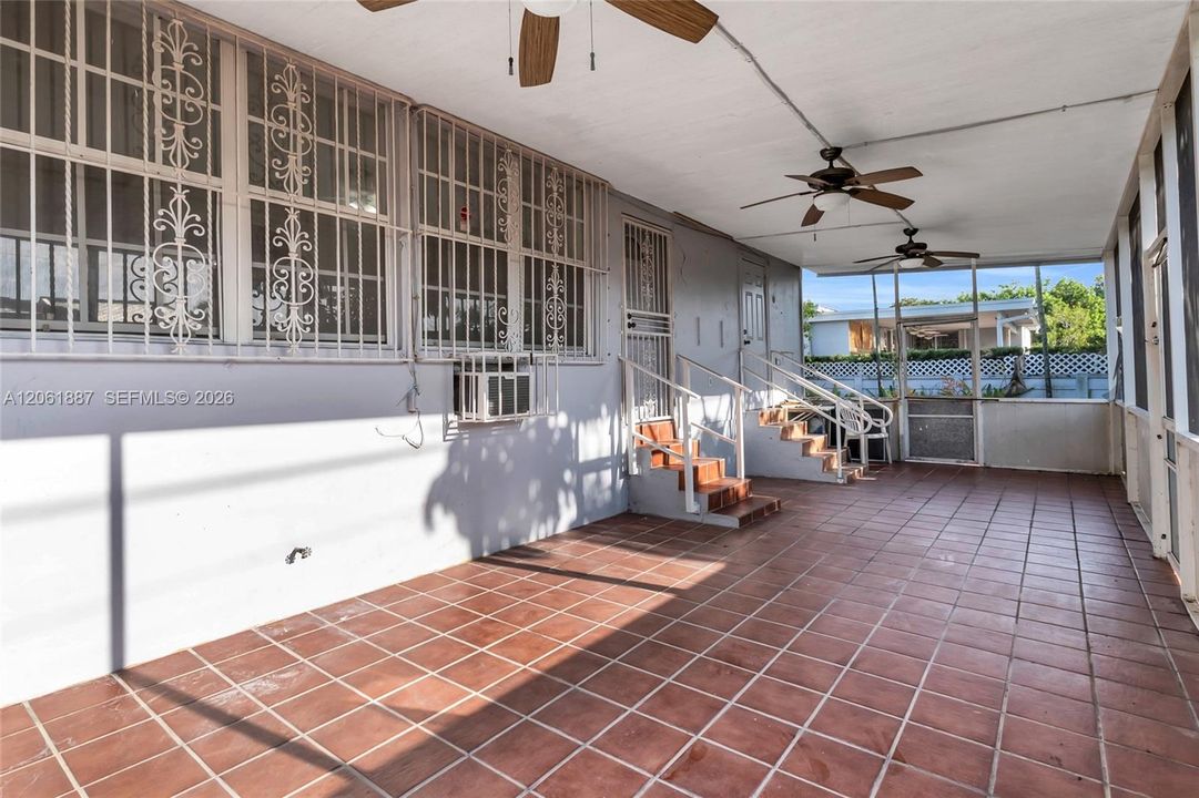 En Venta: $699,900 (4 camas, 3 baños, 1729 Pies cuadrados)