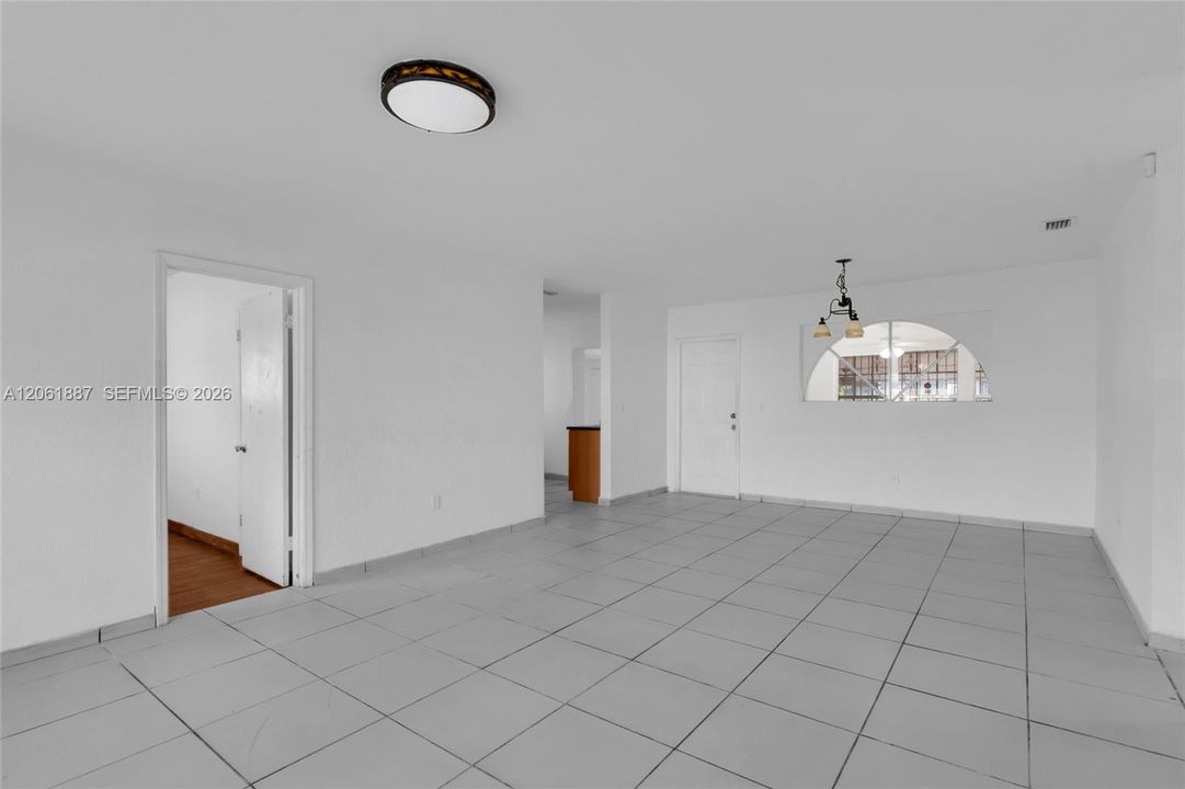 En Venta: $699,900 (4 camas, 3 baños, 1729 Pies cuadrados)