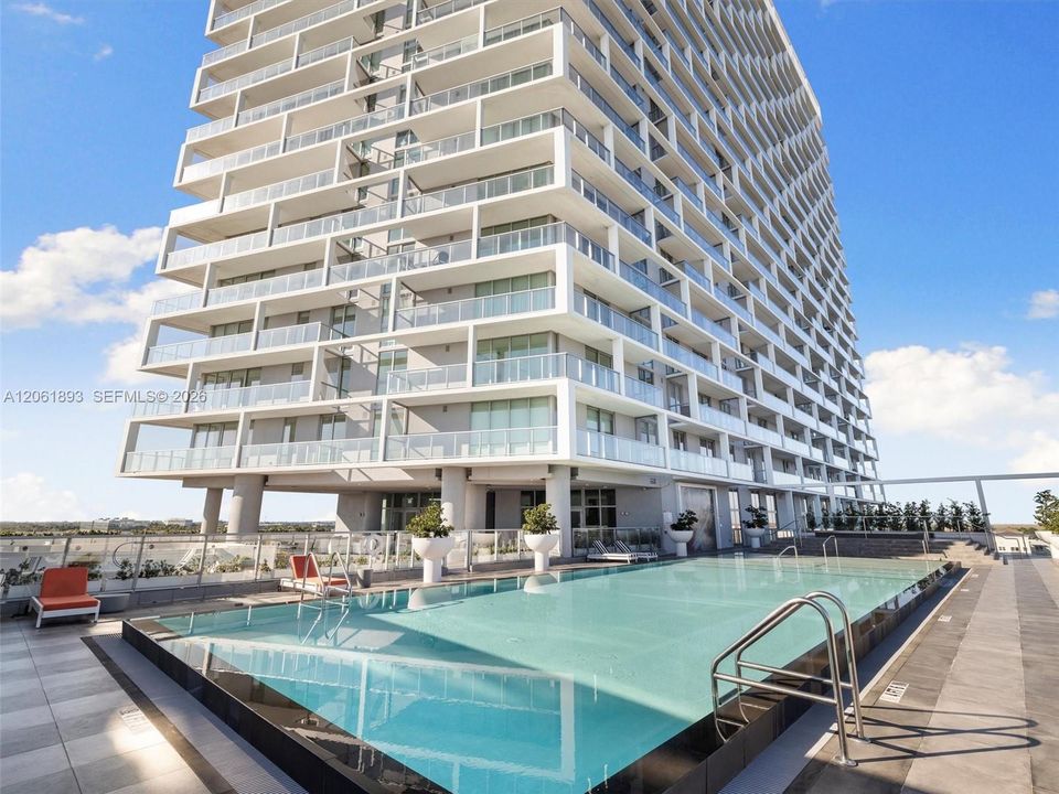 В аренду: $2,890 (2 спален, 2 ванн, 1026 Квадратных фут)