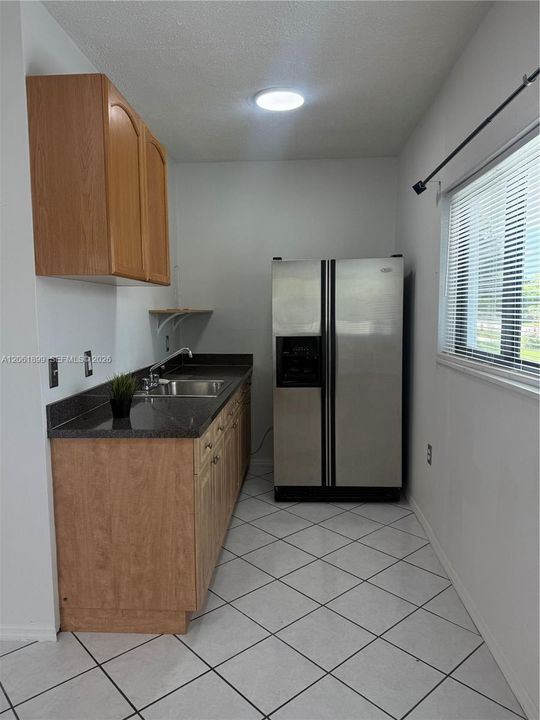 For Rent: $1,300 (1 beds, 1 baths, 2052 Square Feet)