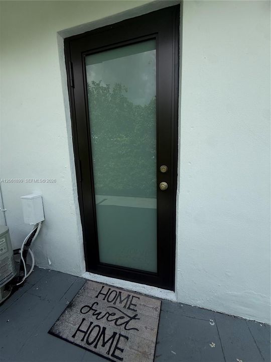 For Rent: $1,300 (1 beds, 1 baths, 2052 Square Feet)