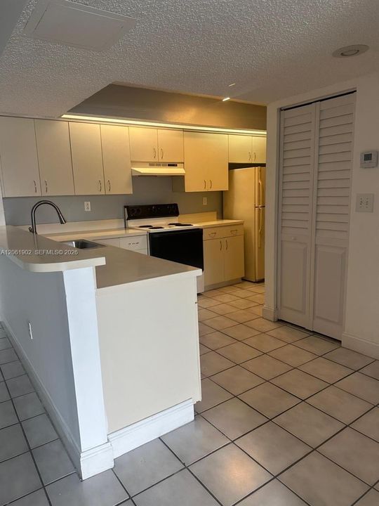 В аренду: $1,950 (1 спален, 1 ванн, 813 Квадратных фут)