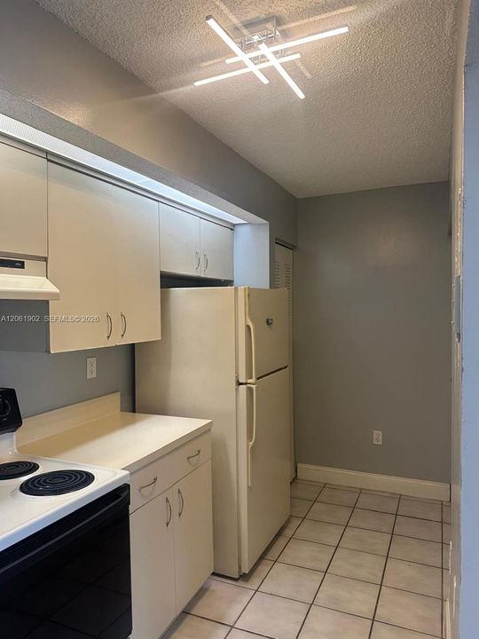 В аренду: $1,950 (1 спален, 1 ванн, 813 Квадратных фут)