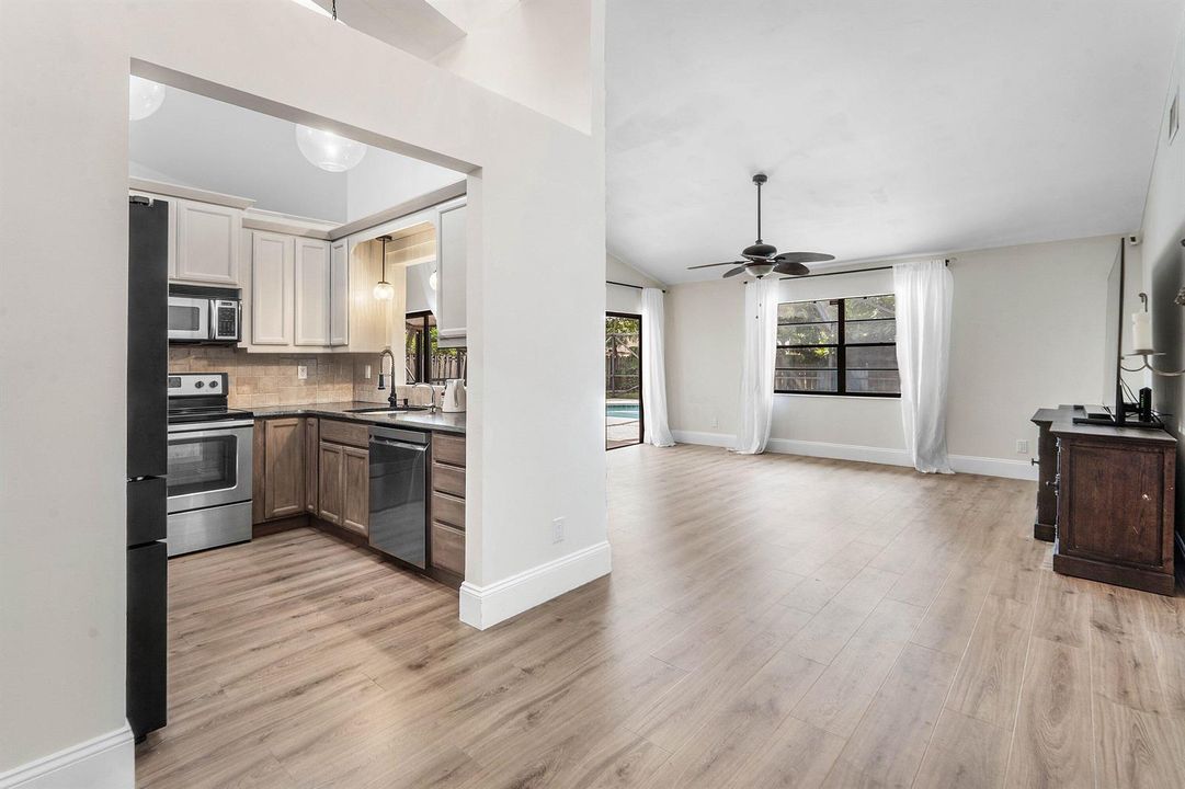 012-143MiramarAvenue-RoyalPalmBeach-FL-3