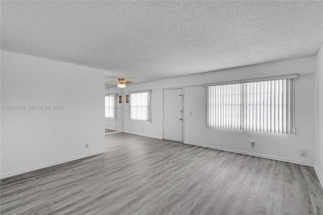 В аренду: $1,700 (2 спален, 2 ванн, 1044 Квадратных фут)