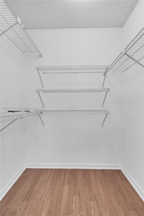 В аренду: $1,700 (2 спален, 2 ванн, 1044 Квадратных фут)