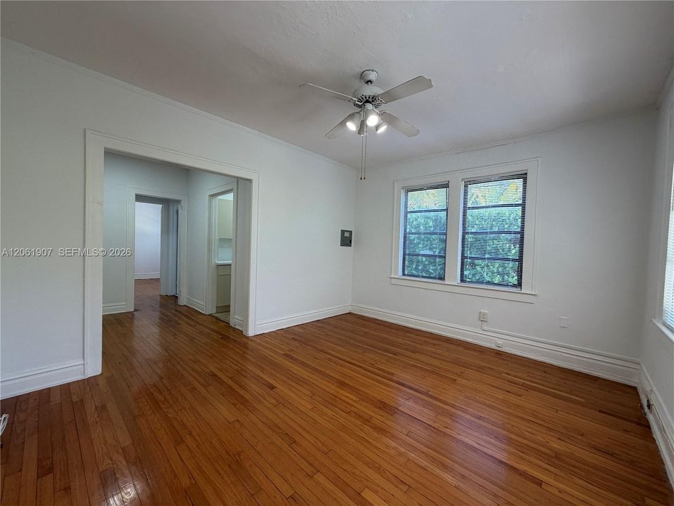 For Rent: $2,075 (1 beds, 1 baths, 5682 Square Feet)