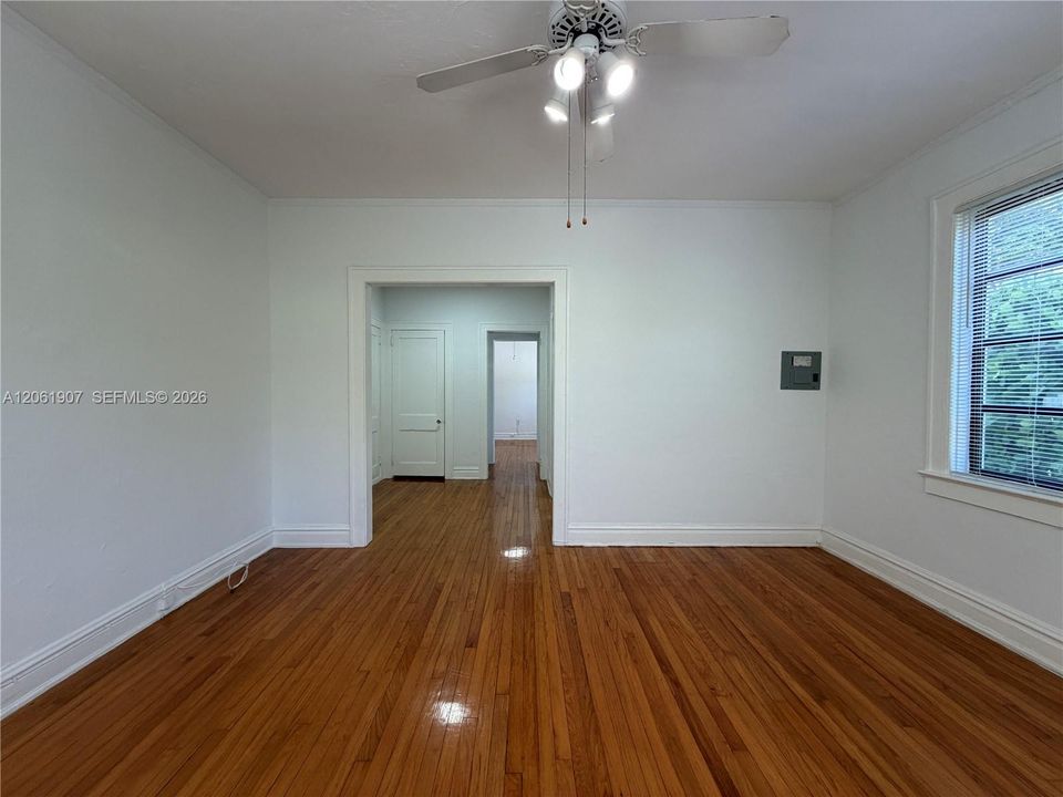 For Rent: $2,075 (1 beds, 1 baths, 5682 Square Feet)