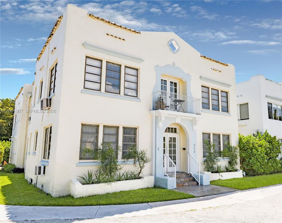 For Rent: $2,075 (1 beds, 1 baths, 5682 Square Feet)