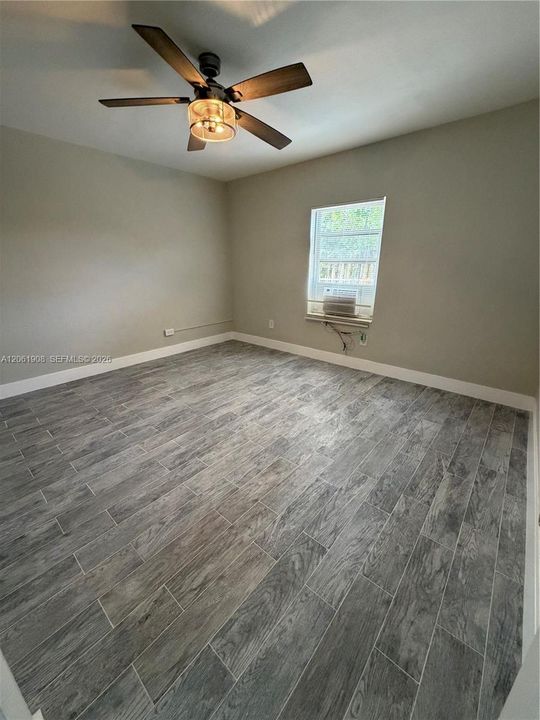 For Rent: $2,500 (2 beds, 1 baths, 879 Square Feet)