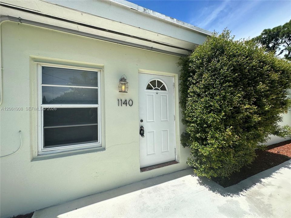 For Rent: $2,500 (2 beds, 1 baths, 879 Square Feet)