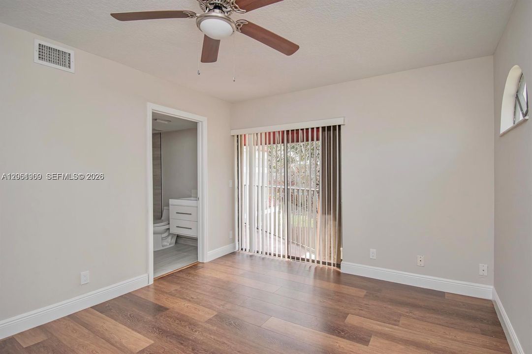 В аренду: $2,400 (3 спален, 3 ванн, 1326 Квадратных фут)