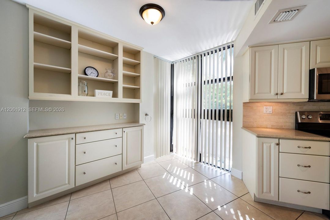 В аренду: $4,200 (2 спален, 2 ванн, 1538 Квадратных фут)