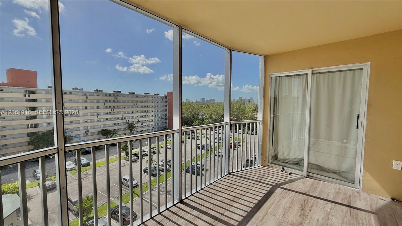 На продажу: $219,999 (2 спален, 2 ванн, 1315 Квадратных фут)