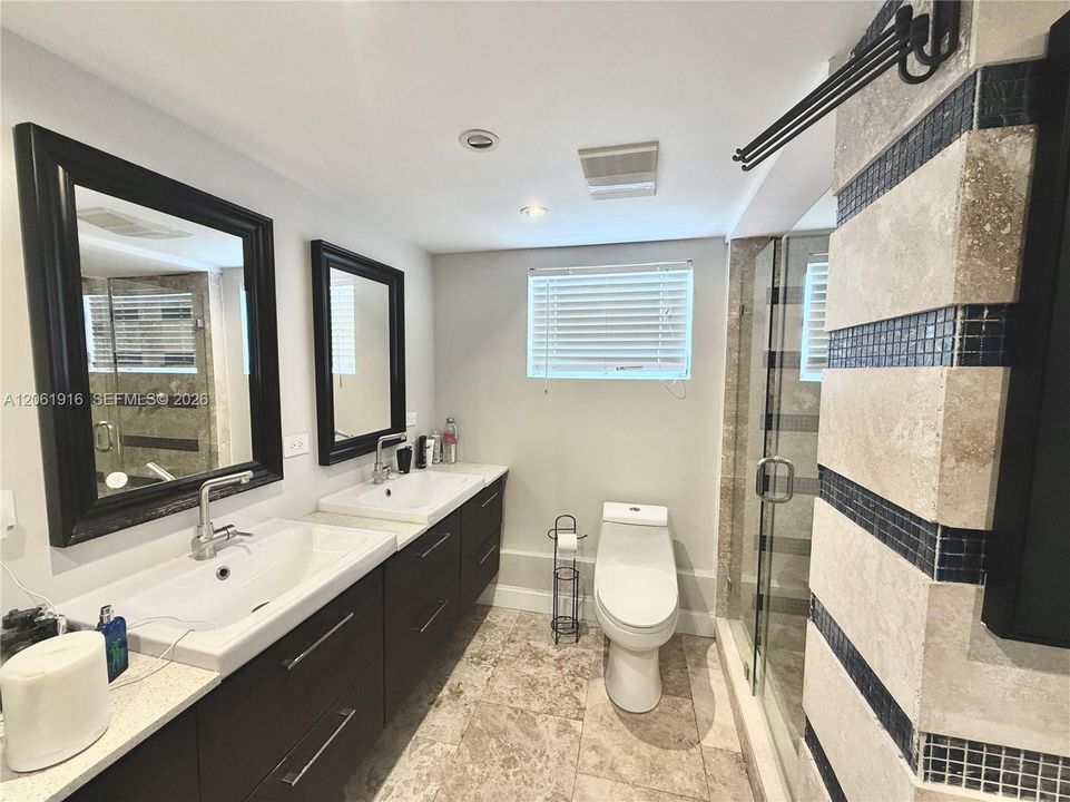 На продажу: $219,999 (2 спален, 2 ванн, 1315 Квадратных фут)