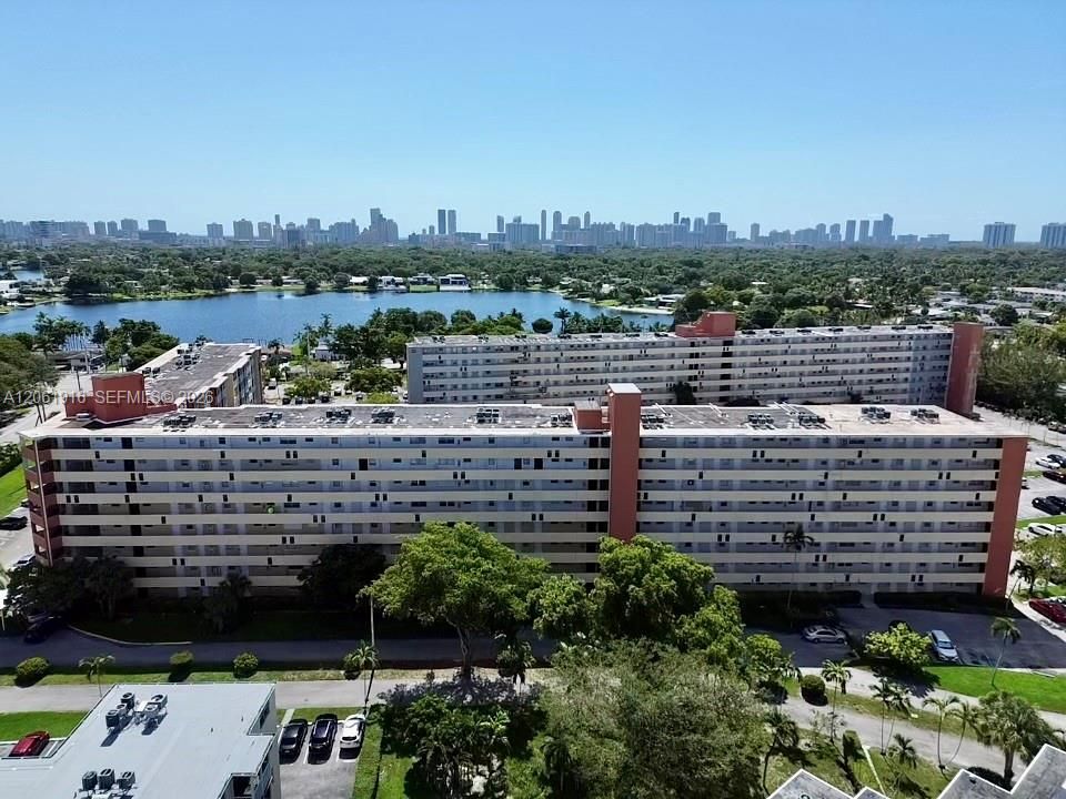 На продажу: $219,999 (2 спален, 2 ванн, 1315 Квадратных фут)