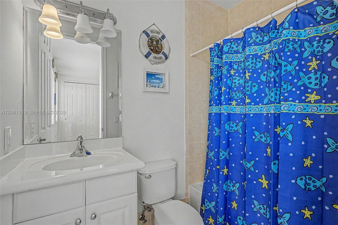 На продажу: $999,999 (5 спален, 4 ванн, 3945 Квадратных фут)