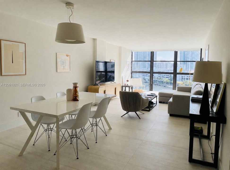 For Rent: $2,200 (1 beds, 1 baths, 915 Square Feet)