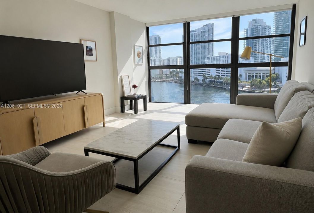 For Rent: $2,200 (1 beds, 1 baths, 915 Square Feet)