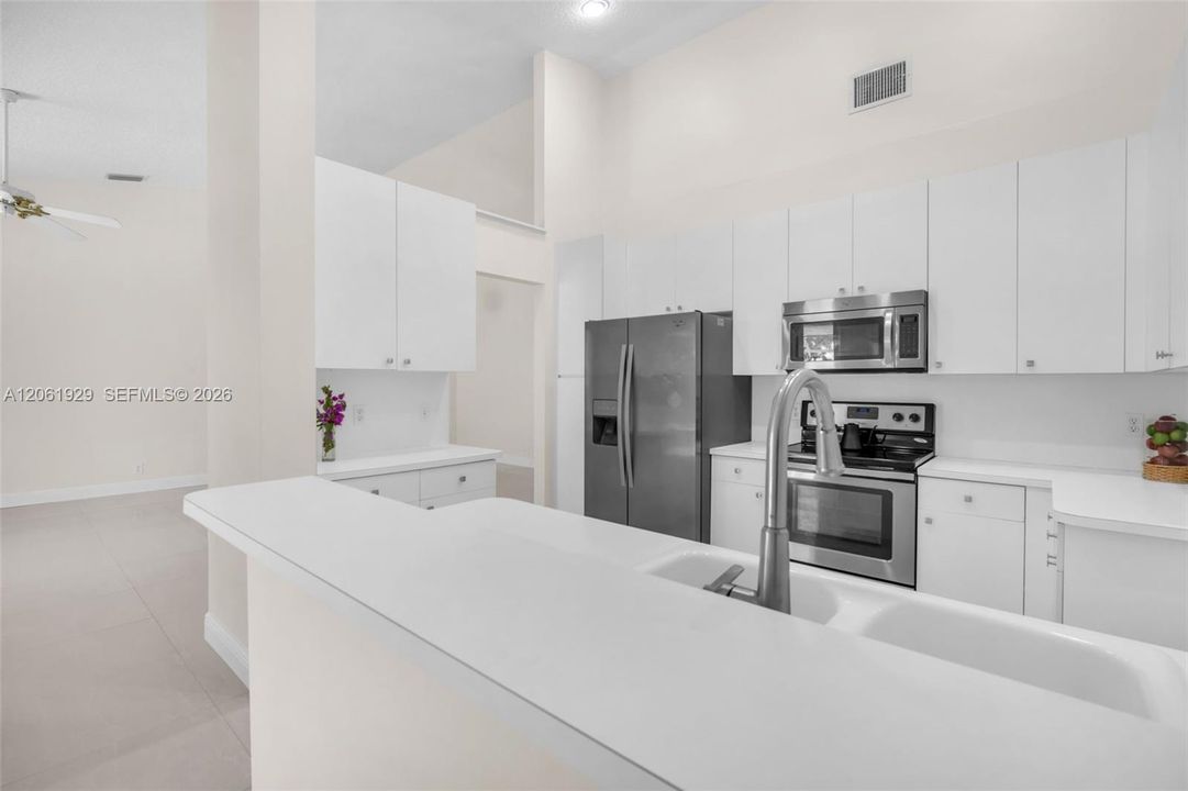 В аренду: $6,900 (4 спален, 2 ванн, 2194 Квадратных фут)