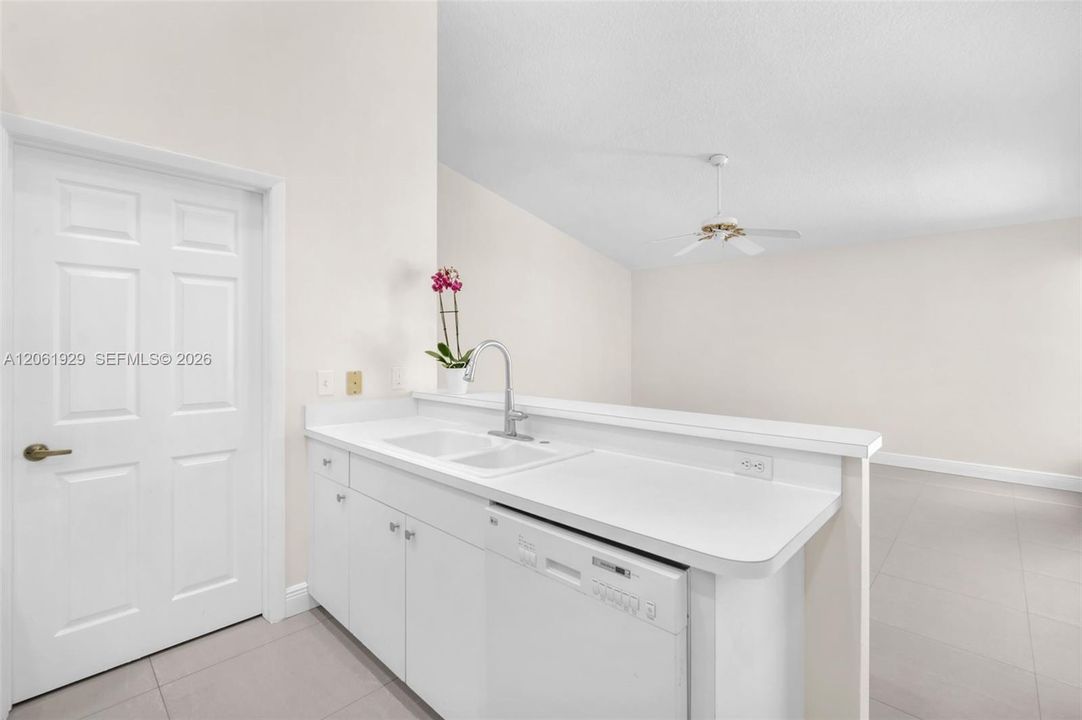 В аренду: $6,900 (4 спален, 2 ванн, 2194 Квадратных фут)