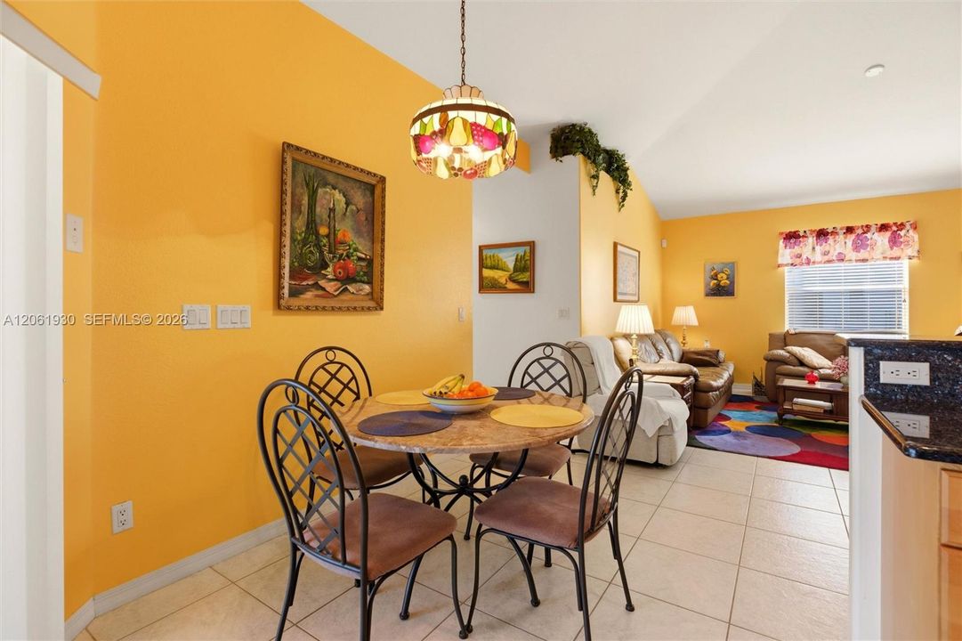 En Venta: $615,000 (4 camas, 2 baños, 2356 Pies cuadrados)
