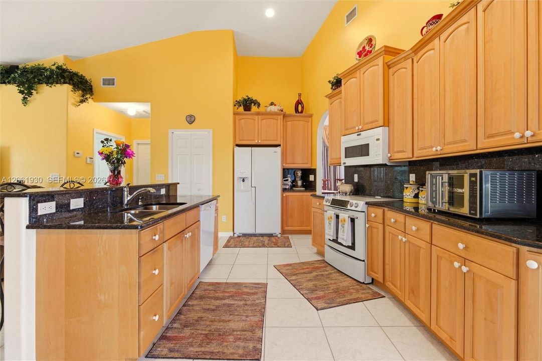 En Venta: $615,000 (4 camas, 2 baños, 2356 Pies cuadrados)