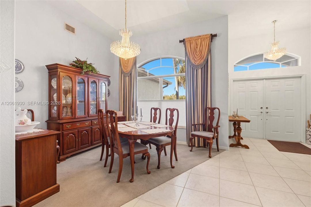 En Venta: $615,000 (4 camas, 2 baños, 2356 Pies cuadrados)