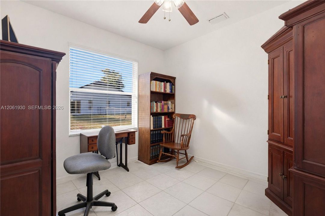 En Venta: $615,000 (4 camas, 2 baños, 2356 Pies cuadrados)