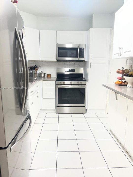 На продажу: $335,000 (2 спален, 1 ванн, 938 Квадратных фут)