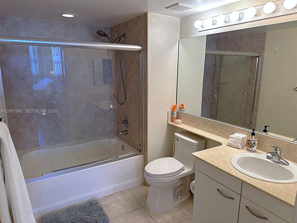 В аренду: $4,200 (2 спален, 2 ванн, 1163 Квадратных фут)