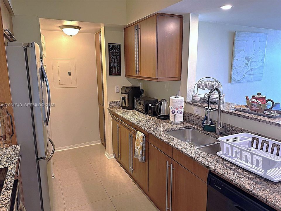 В аренду: $4,200 (2 спален, 2 ванн, 1163 Квадратных фут)