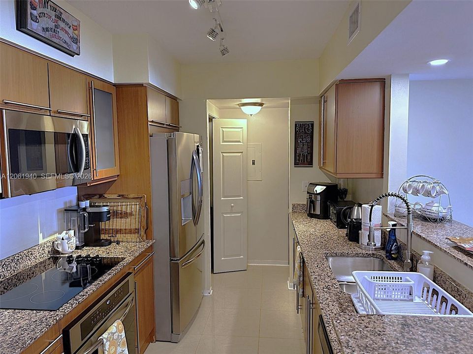 В аренду: $4,200 (2 спален, 2 ванн, 1163 Квадратных фут)