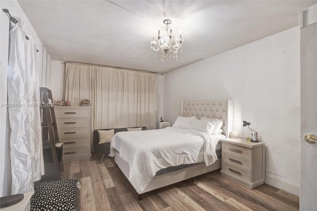 На продажу: $825,000 (4 спален, 2 ванн, 1967 Квадратных фут)