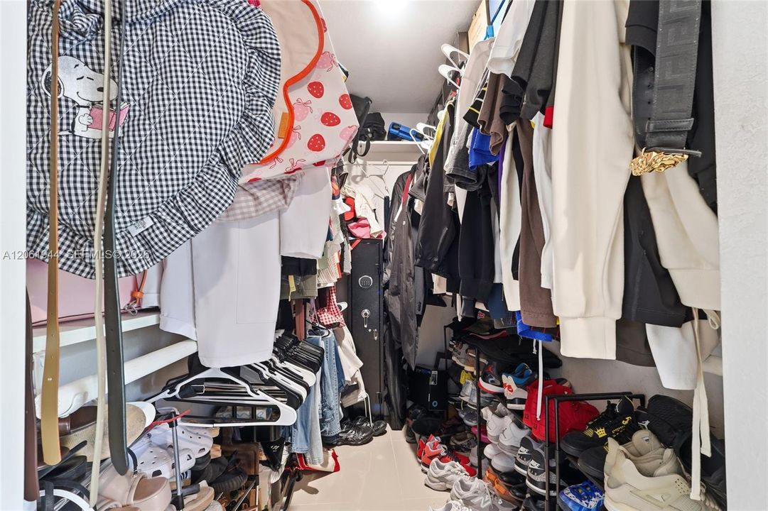 En Renta: $3,100 (4 camas, 3 baños, 1398 Pies cuadrados)