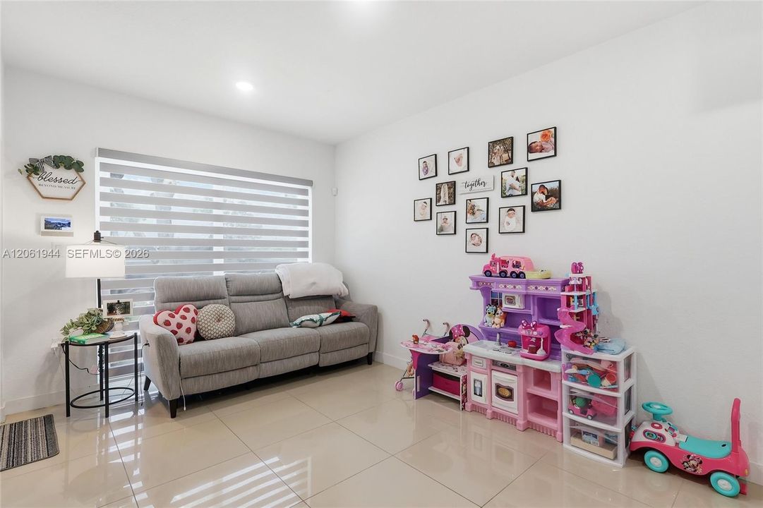 En Renta: $3,100 (4 camas, 3 baños, 1398 Pies cuadrados)
