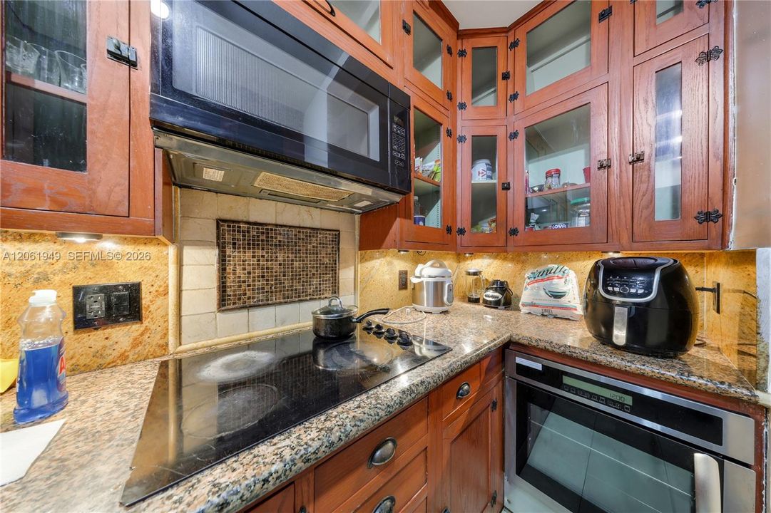 На продажу: $210,000 (2 спален, 1 ванн, 730 Квадратных фут)