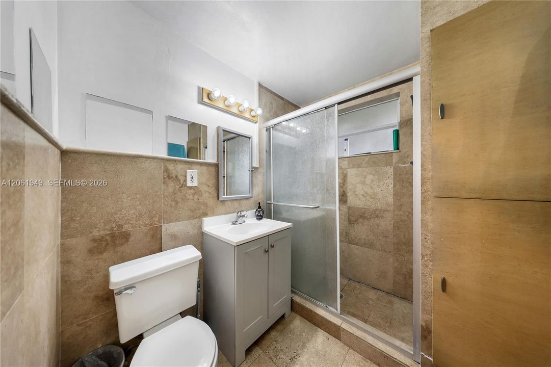 На продажу: $210,000 (2 спален, 1 ванн, 730 Квадратных фут)